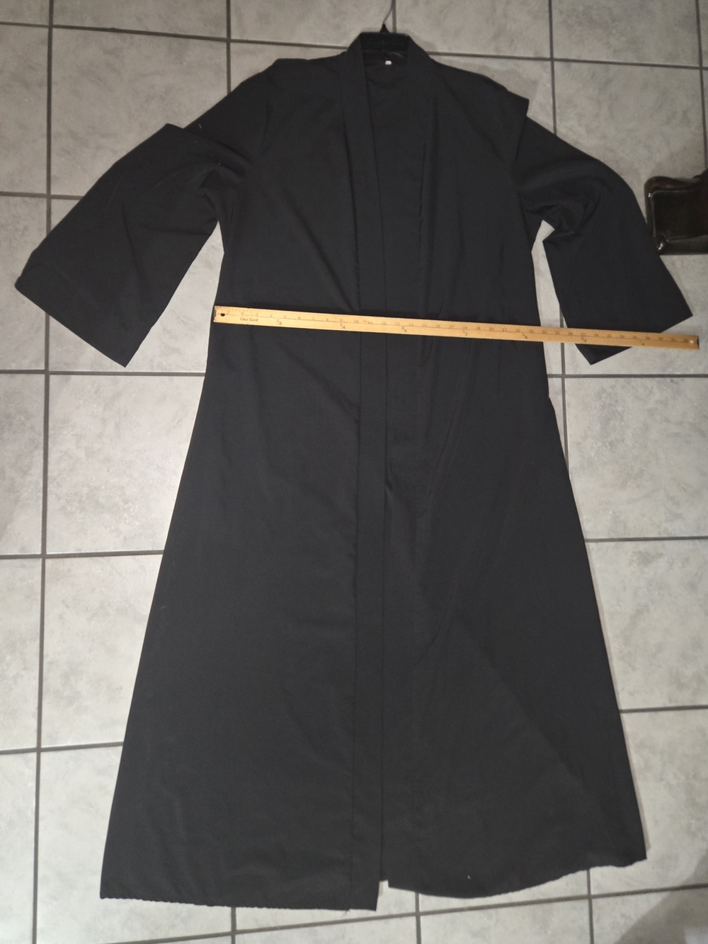 Sleek Black Robe - Picture 7 of 13